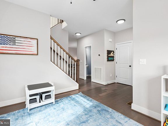 4th image of 114 Greenway St