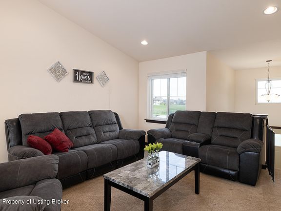 4th image of 1546 Marilyn Way