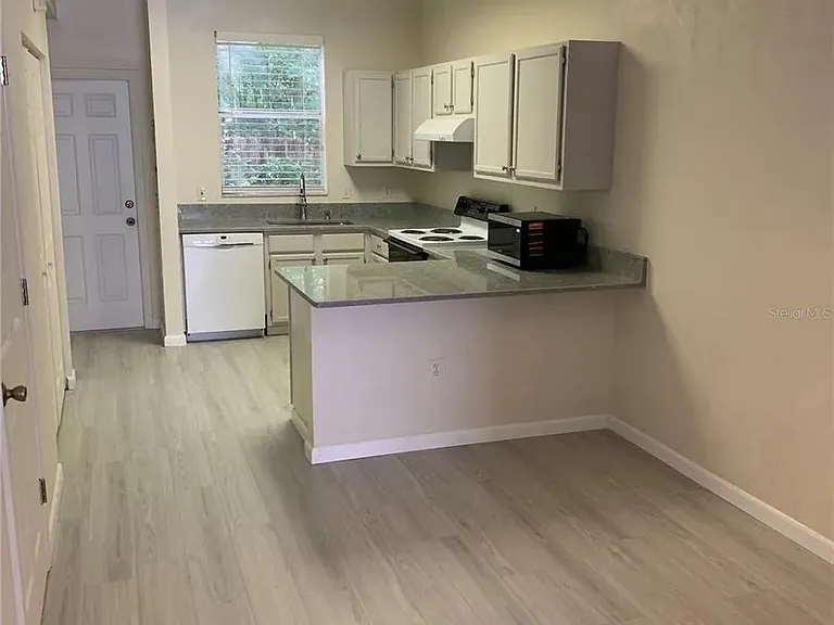 4415 SW 34th St — Photo 7