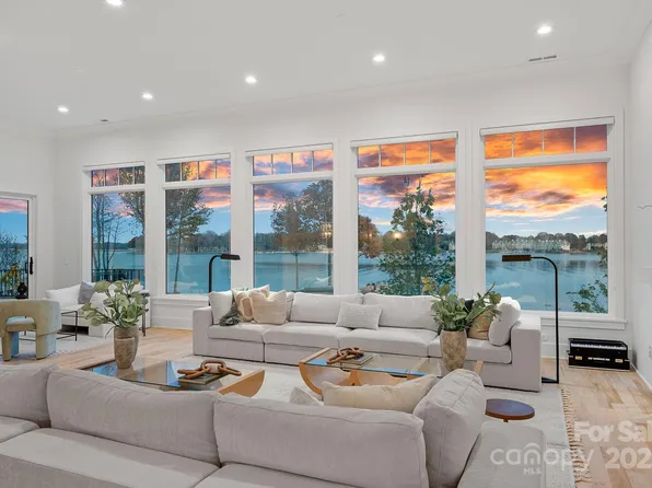 21528 Norman Shores Dr, Cornelius, NC 28031