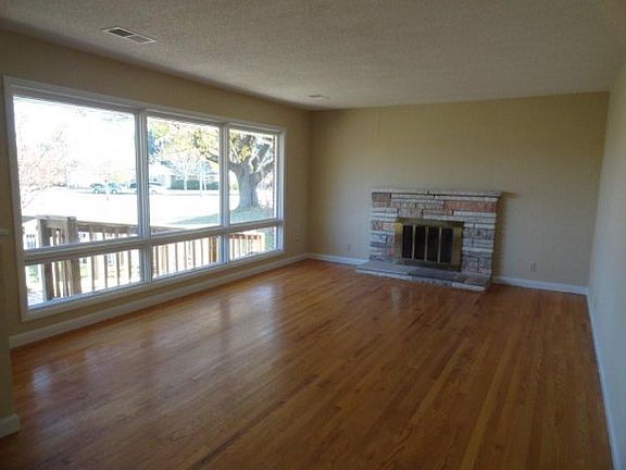 2nd image of 1004 Whippoorwill Ln