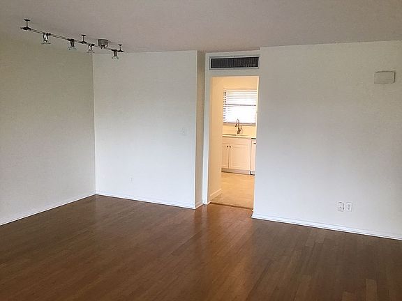 3rd image of 915 Panama Ct #2