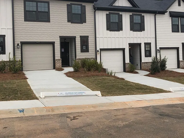 6412 Mountain Home Way SE — Photo 1
