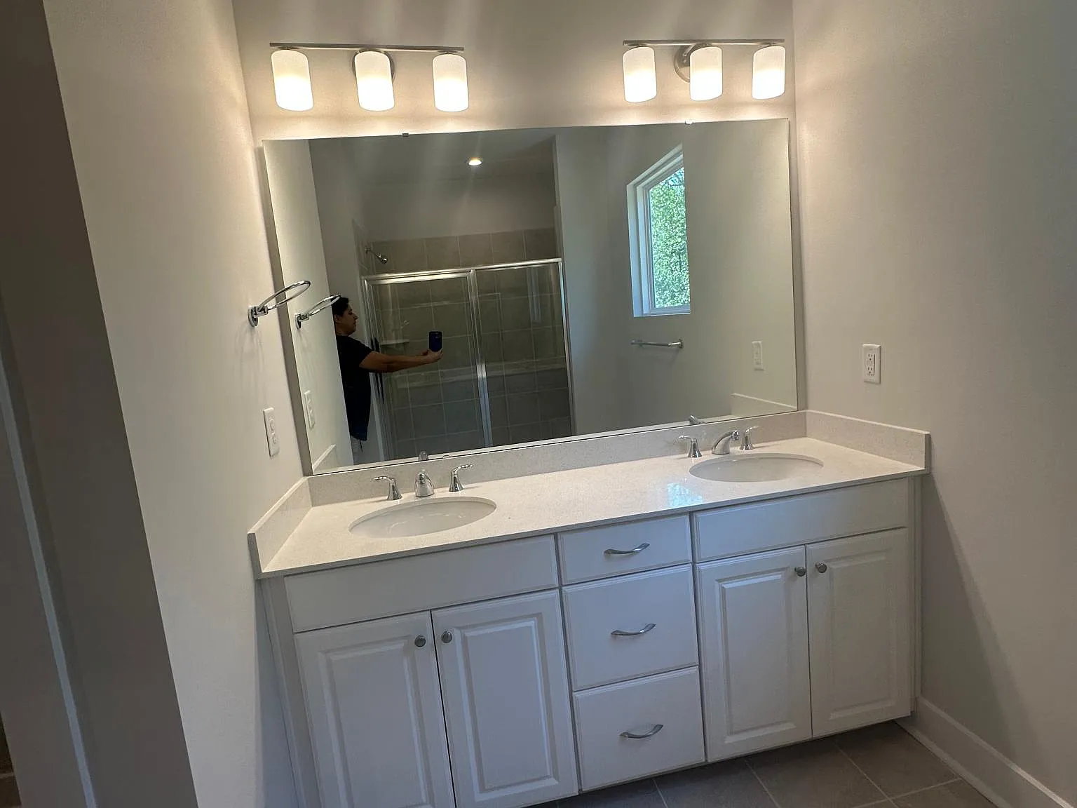 9704 Munsing Dr — Photo 4