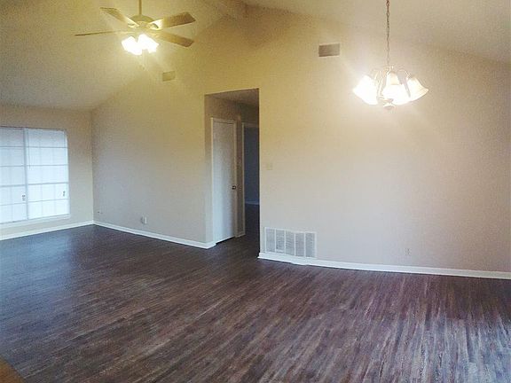 3rd image of 409 Lakeview St