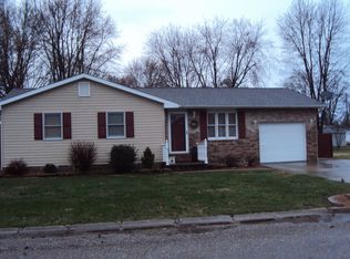 105 E Gassmann St, Olney, IL 62450