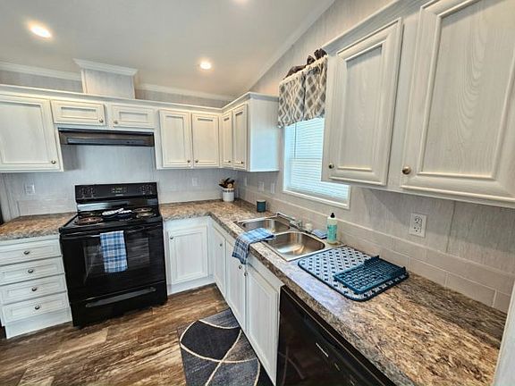 4th image of 4125 Park St N #643