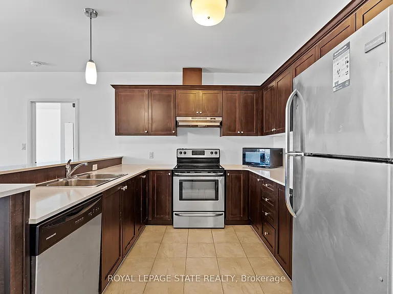 26 Wellington St #402 — Photo 7