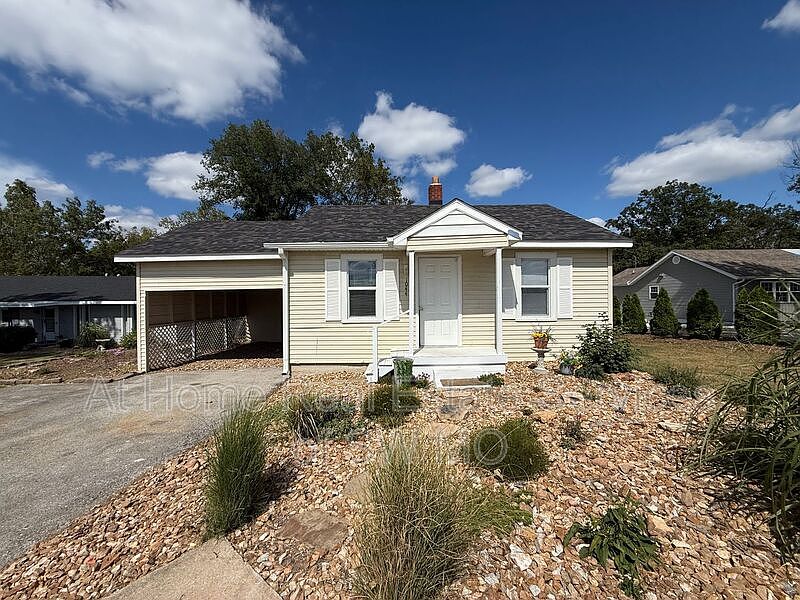 1st image of 1044 W Windy Ridge Ln