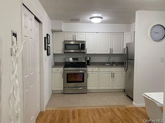 3rd image of 3 Charles Ln APT 1B