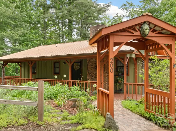 200 River Ridge Dr, Burnsville, NC 28714