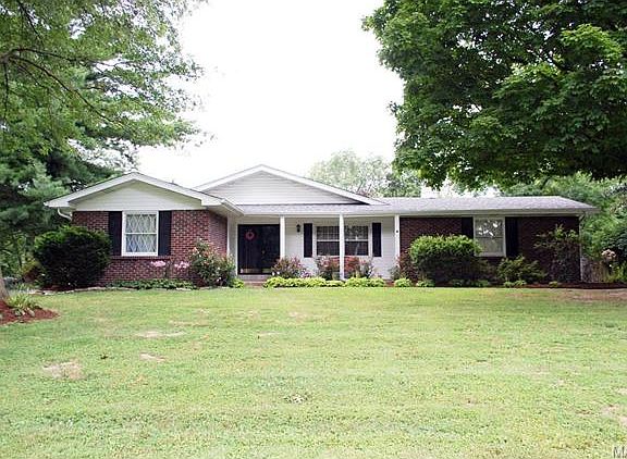 2nd image of 104 Castle Dr