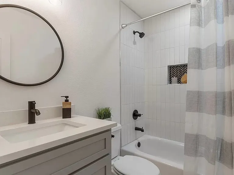 1911 W Easton Ct — Photo 7