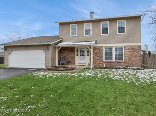 2515 Lincolnwood Ct, Aurora, IL 60504