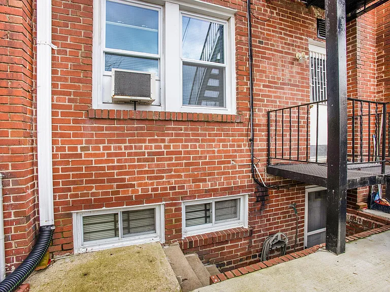 55 Farragut Pl NW #1 — Photo 23