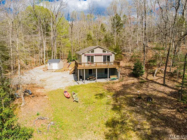 401 Marina Rd, Bracey, VA 23919