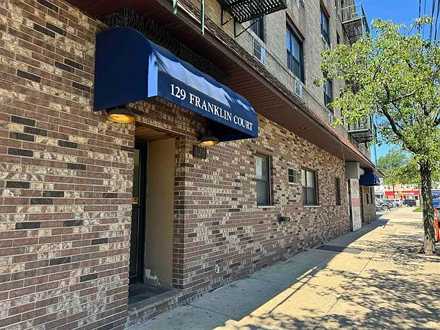 129 Franklin St #D5 — Photo 11