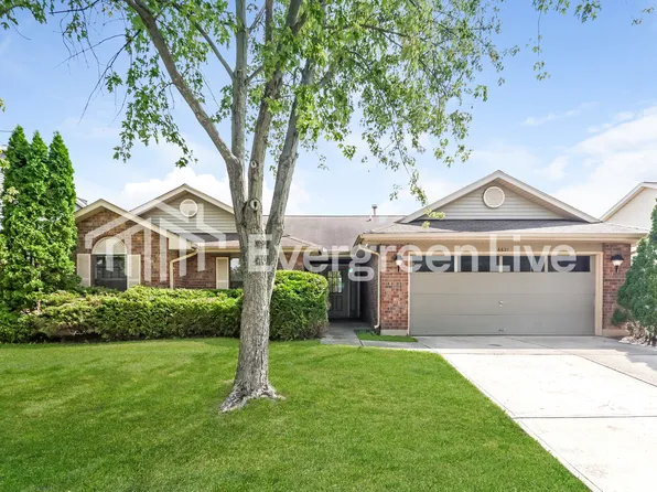 6621 Deer Knolls Dr, Dayton, OH 45424