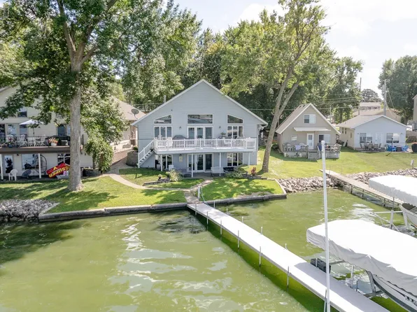 380 Lake Dr, Arnolds Park, IA 51331