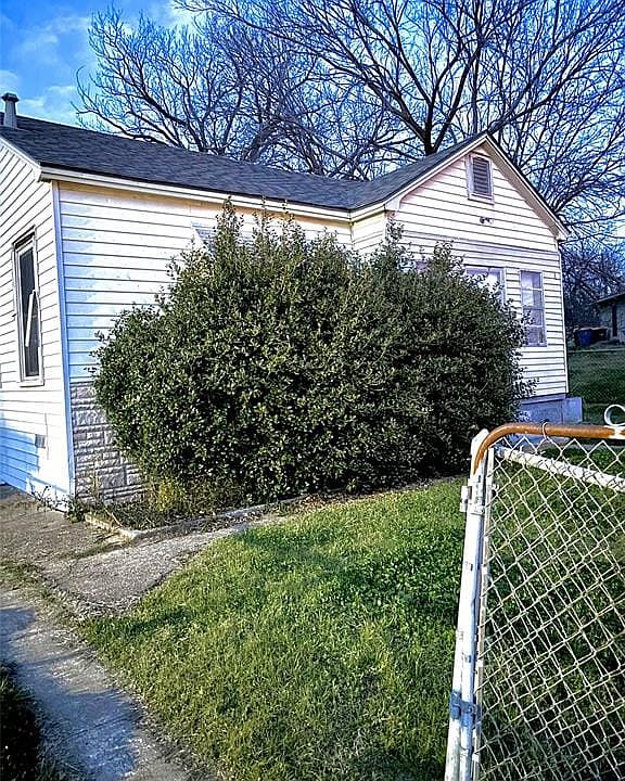 2nd image of 321 W Munson St