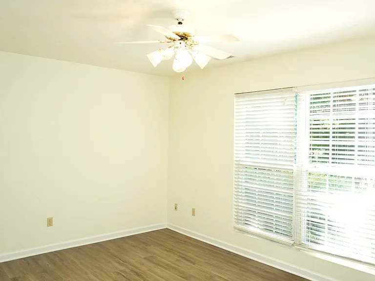111 Darien Ter — Photo 3