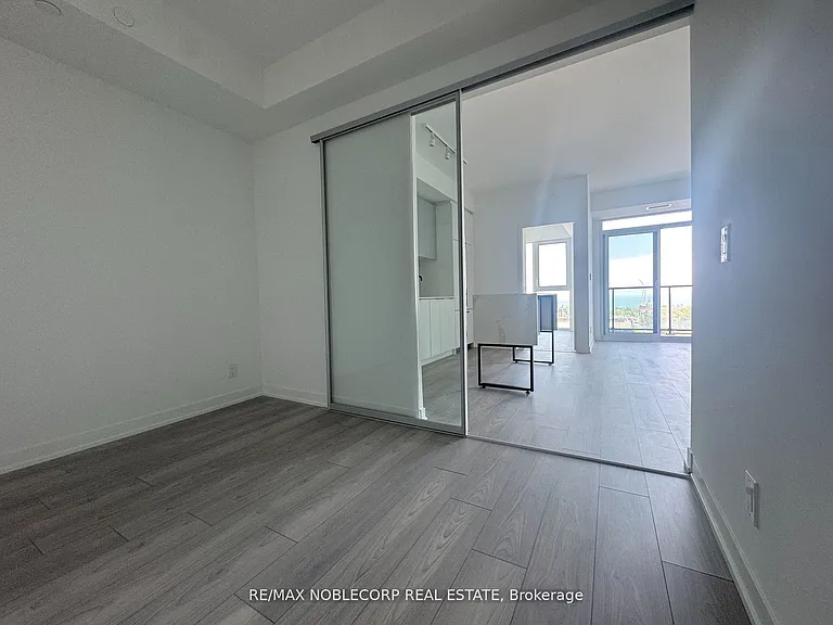 285 Dufferin St #1019 — Photo 16