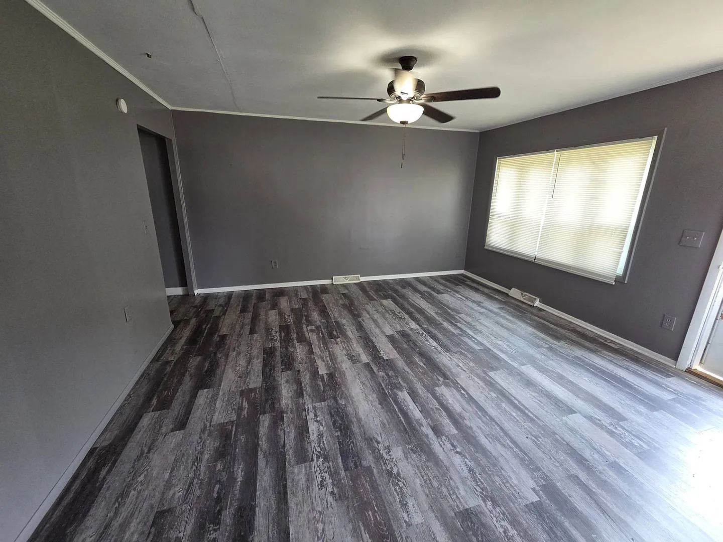 Charming 3-Bedroom Single Family Home Your Perfect Space Awaits — Photo 4