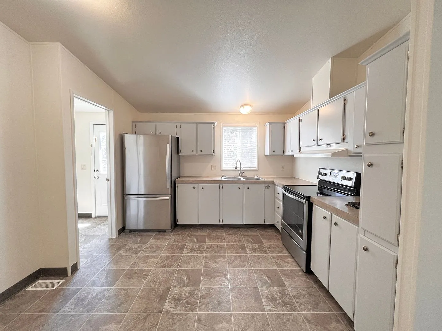 Check Out This Beautiful Home Near Tumalo On 2 Acres Of Land!! — Photo 2
