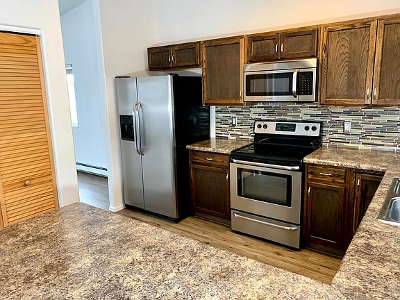 Updated and clean kitchen