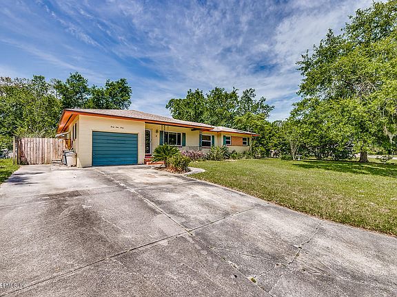 3rd image of 4960 Dian Wood Dr E