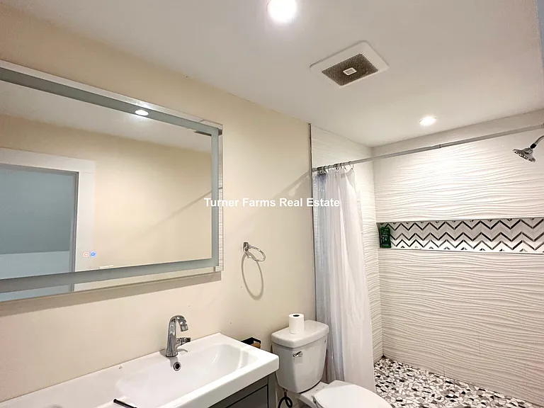 72 Roseclair St #2R — Photo 11