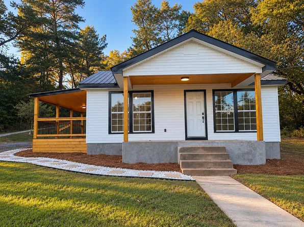 221 Bartley Ln, Tunnel Hill, GA 30755