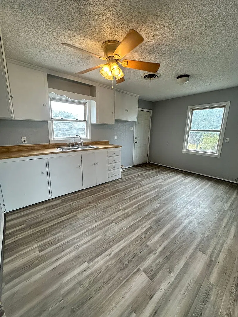 2 Bed 1 Bath Home — Photo 4