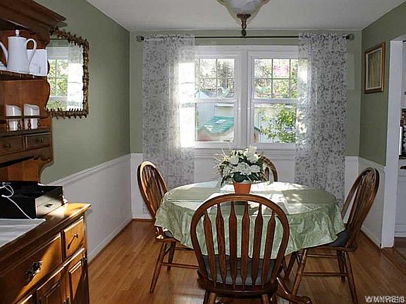 4th image of 32 Sweetwood Dr