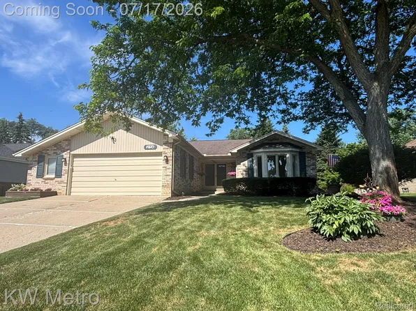 2154 Warrington Rd, Rochester Hills, MI 48307