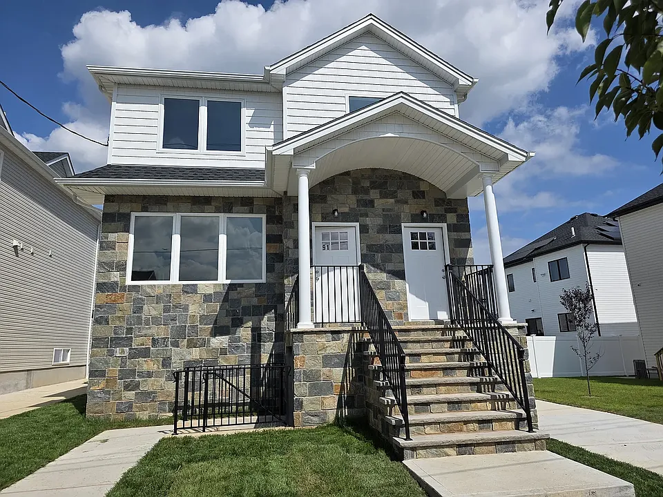 91 Bombay St #2