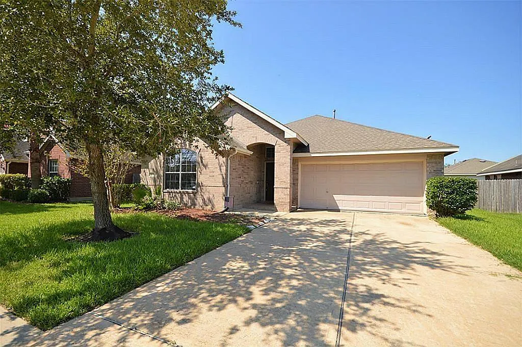 3 bed, 2.0 bath, 1700 sqft, $2,200 — Photo 1