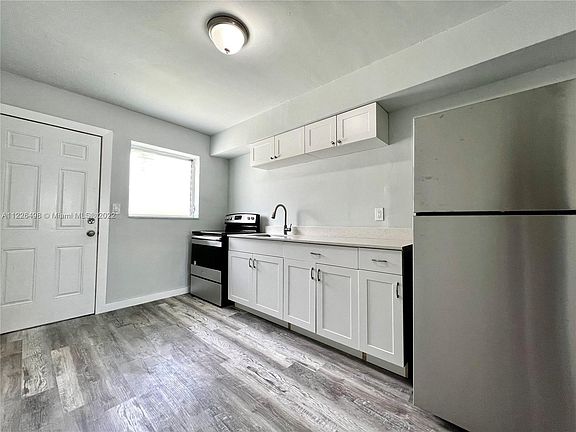 5th image of 801 NW 10th St #4