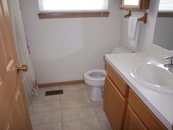 4th image of 140 Reserve Cir