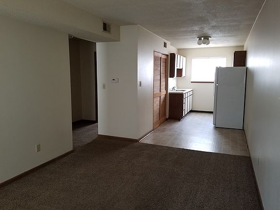 2nd image of 820 Poplar St APT 7