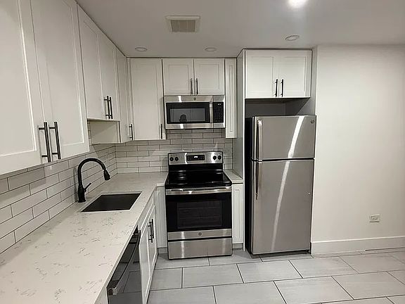 3rd image of 185 Claremont Ave #3B