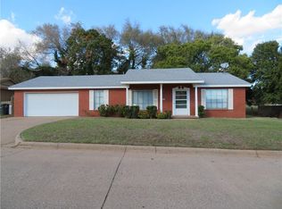 111 Phillips Ln, Clinton, OK 73601