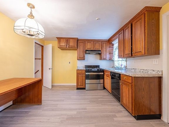 5th image of 28 Stoughton St #B