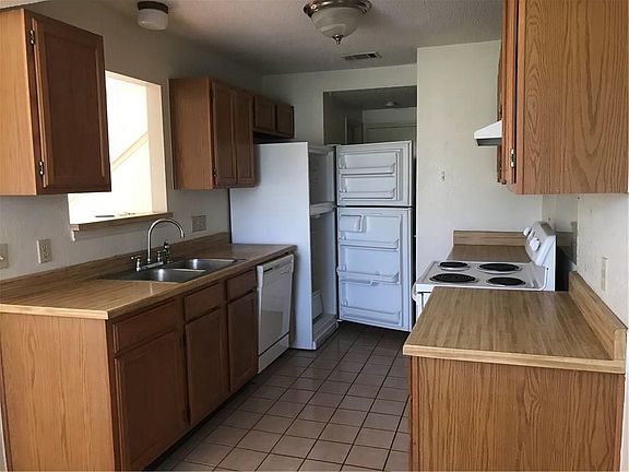 4th image of 6107 Parkwood Dr #A