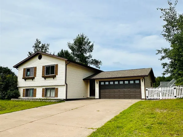 1550 N Westwood Cir, Ishpeming, MI 49849