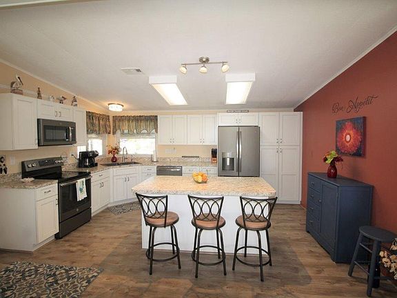 5th image of 3347 Goldfinch Ln