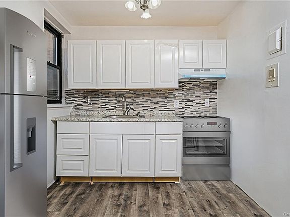 2nd image of 829 Adee Ave APT 2N