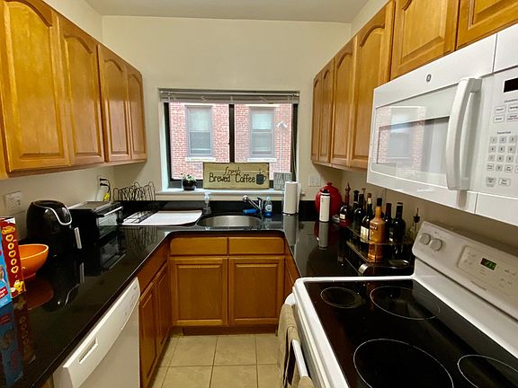 2nd image of 106 Longwood Ave #Ua4
