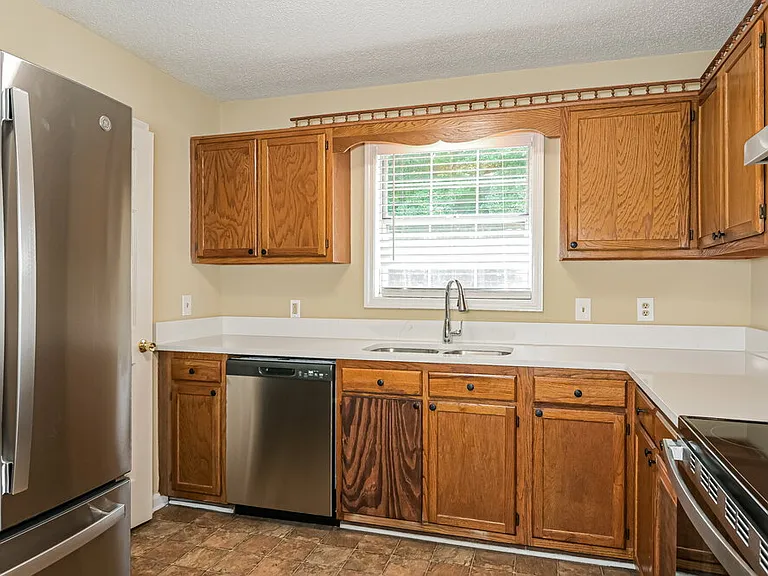 1610 Summit Rdg — Photo 8