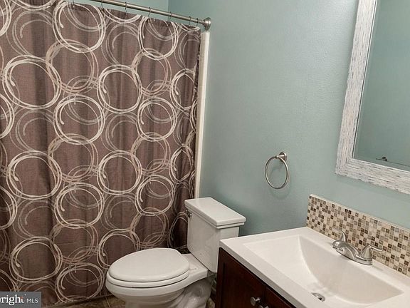 5th image of 74 Shinndig Ln
